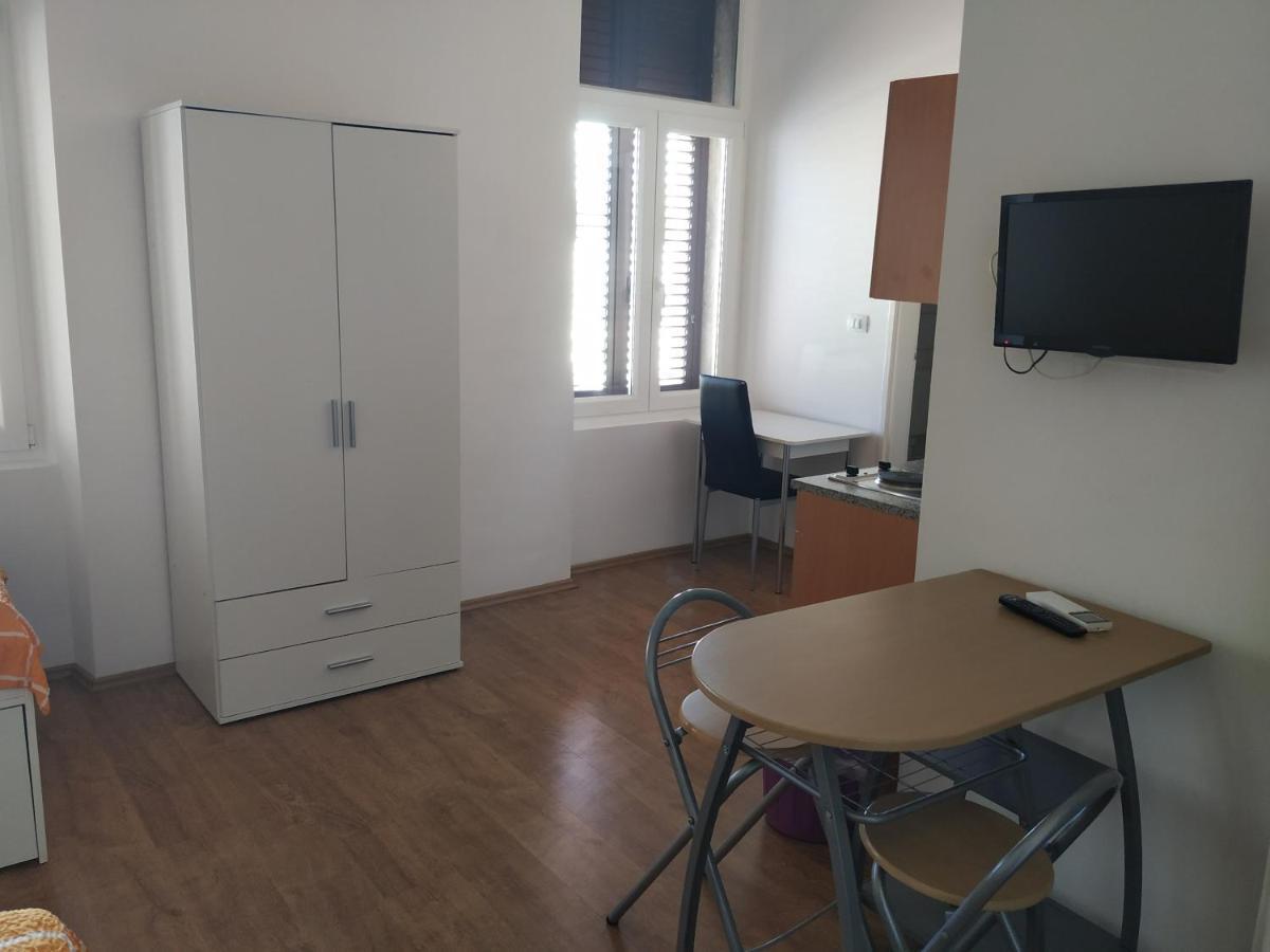 Apartments Todorovic Pula Exterior photo